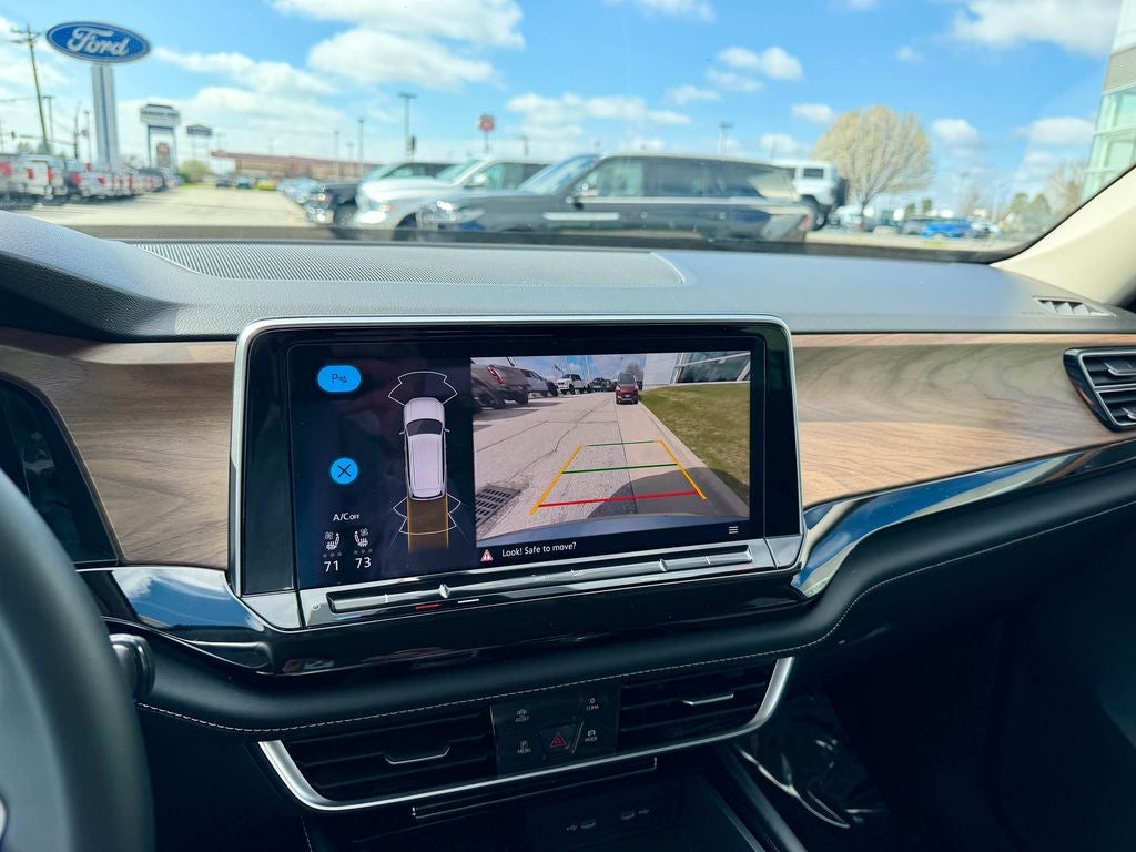 2025 Volkswagen Atlas 2.0T SE w/Technology