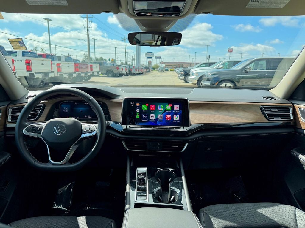 2025 Volkswagen Atlas 2.0T SE w/Technology