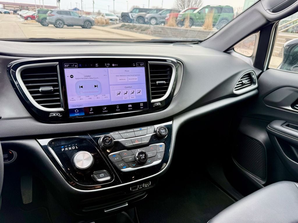 2025 Chrysler Pacifica Select