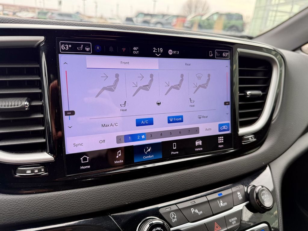 2025 Chrysler Pacifica Select