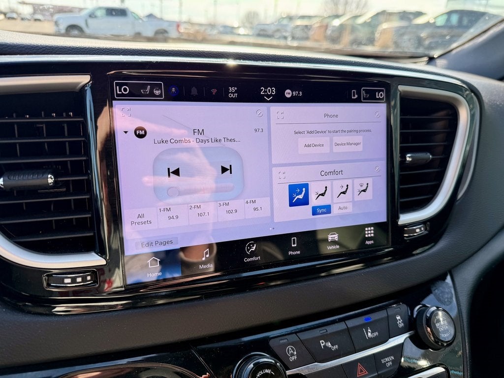 2025 Chrysler Pacifica Select