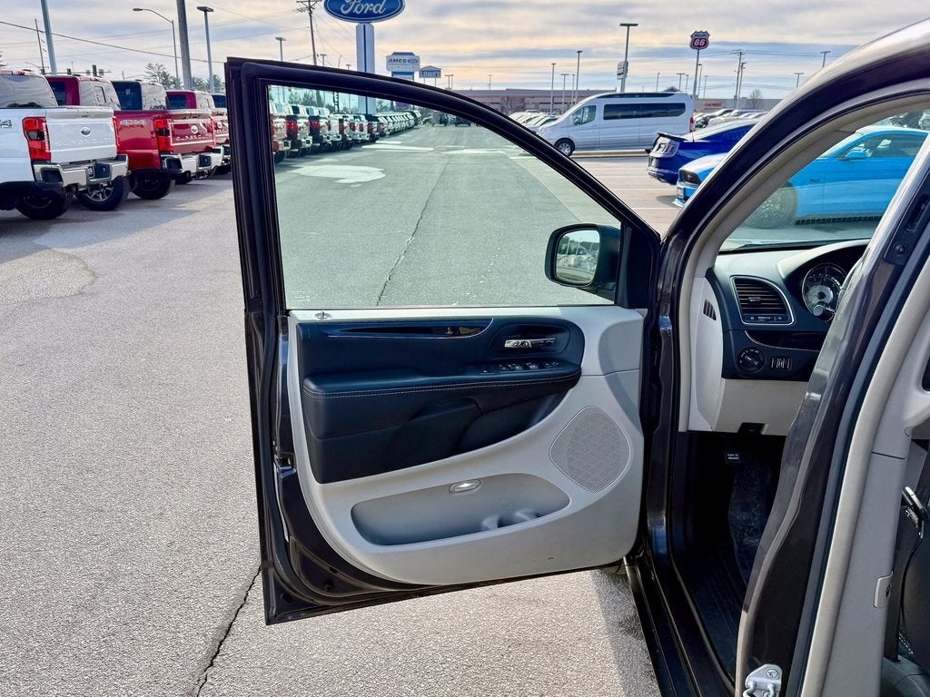 2014 Chrysler Town & Country Touring-L 30th Anniversary