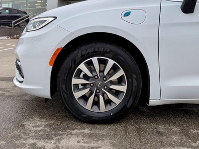 2024 Chrysler Pacifica Hybrid Select