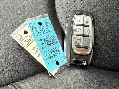2024 Chrysler Pacifica Hybrid Select