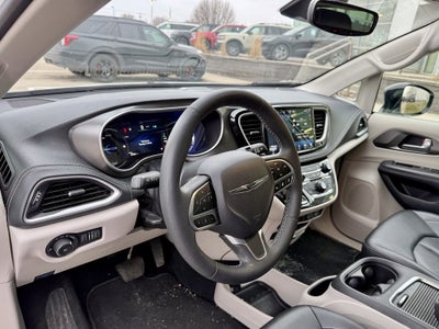 2024 Chrysler Pacifica Hybrid Select