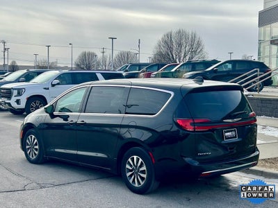 2024 Chrysler Pacifica Hybrid Select