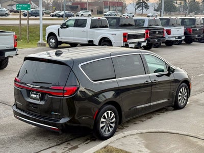 2024 Chrysler Pacifica Hybrid Select