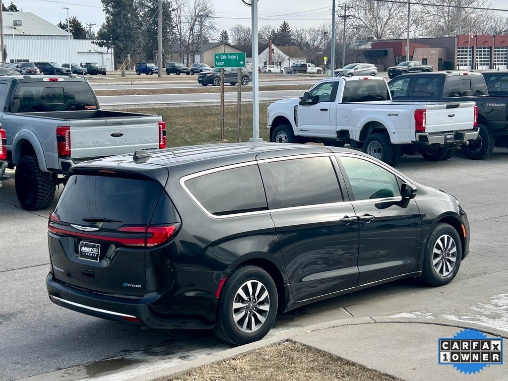 2024 Chrysler Pacifica Hybrid Select