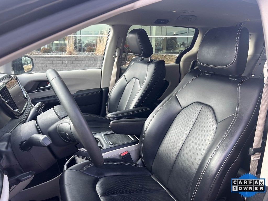 2024 Chrysler Pacifica Hybrid Select