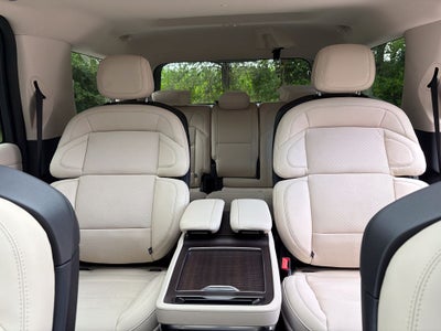 2027 Lincoln Navigator Reserve