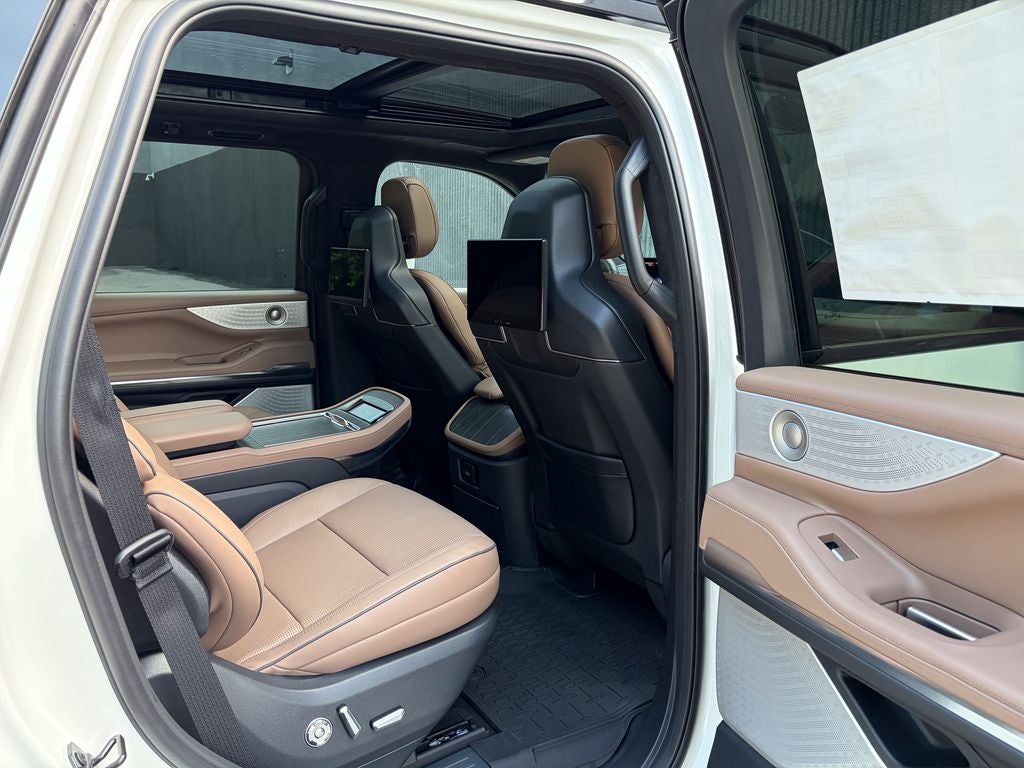 2027 Lincoln Navigator Black Label