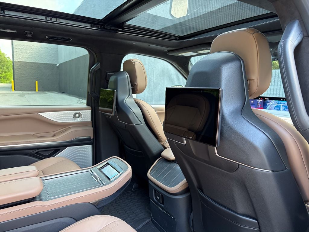 2027 Lincoln Navigator Black Label