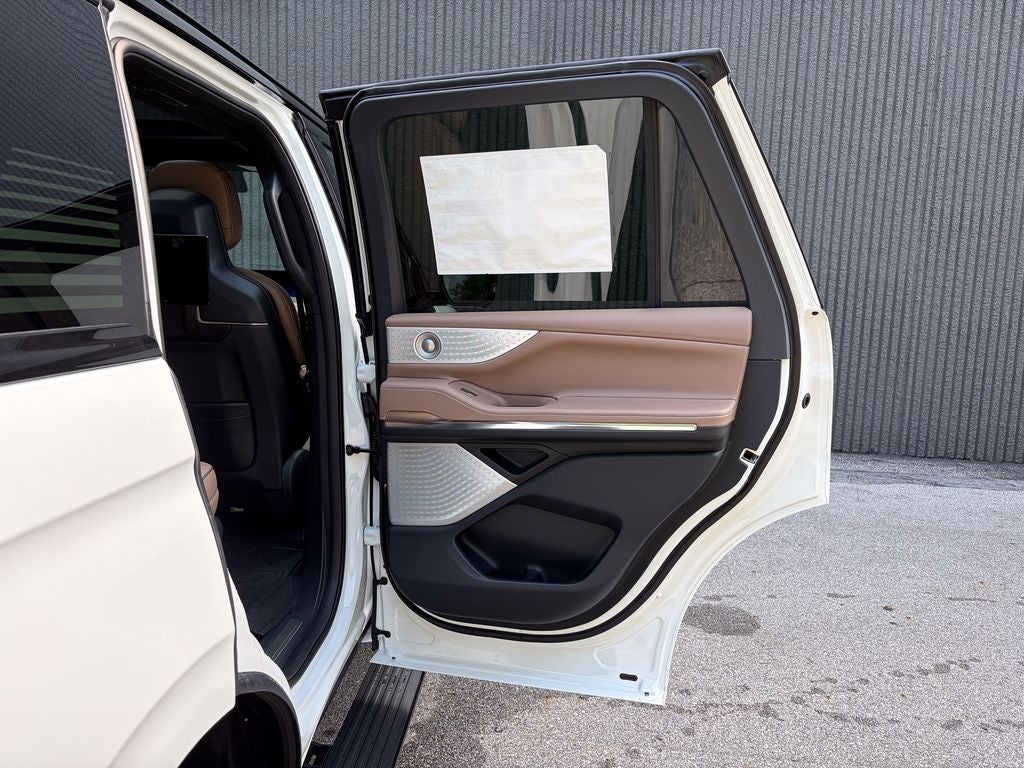2027 Lincoln Navigator Black Label
