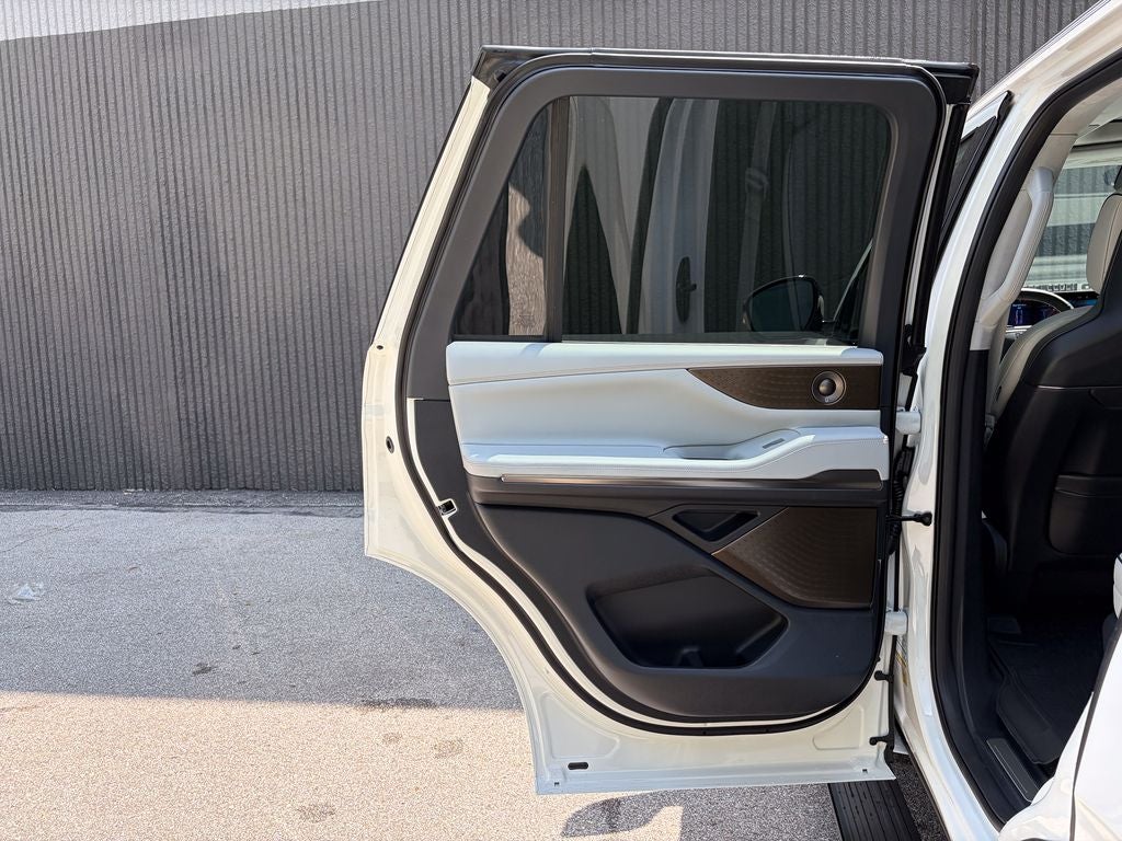 2027 Lincoln Navigator Black Label