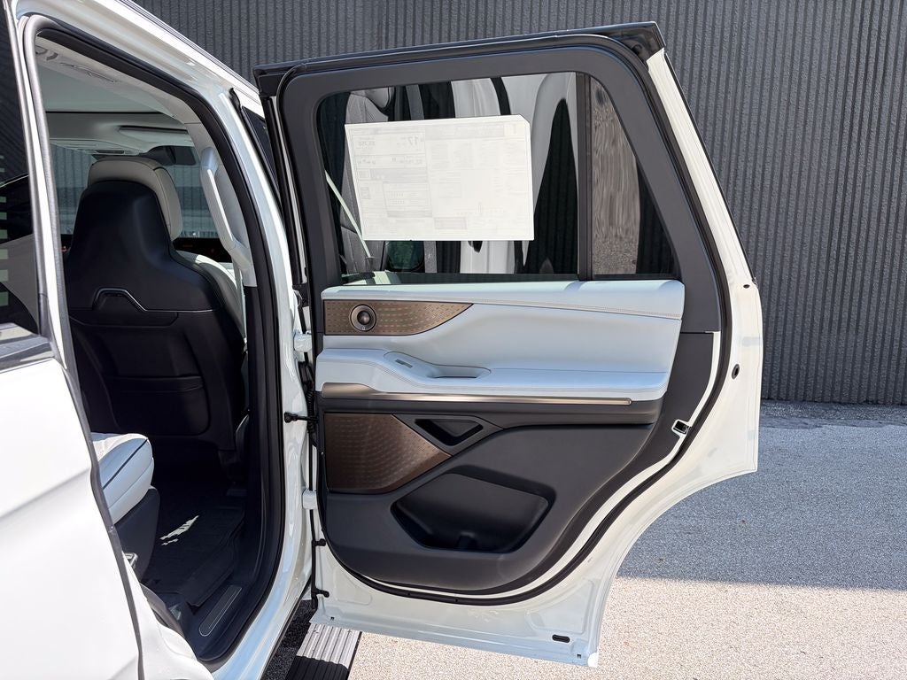 2027 Lincoln Navigator Black Label
