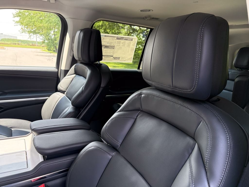 2027 Lincoln Navigator Premiere