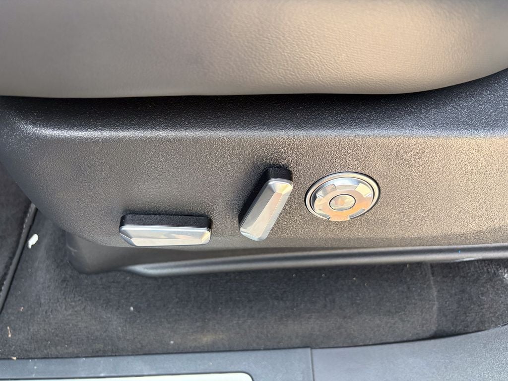 2027 Lincoln Navigator Premiere