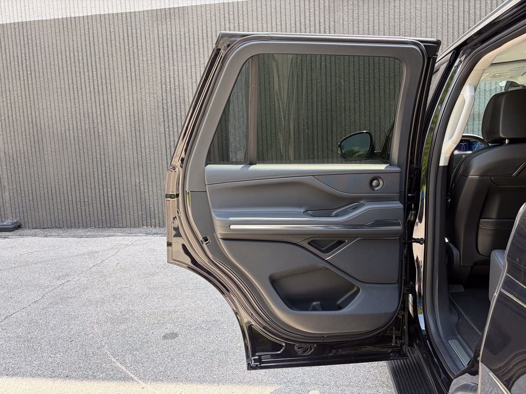 2027 Lincoln Navigator Premiere