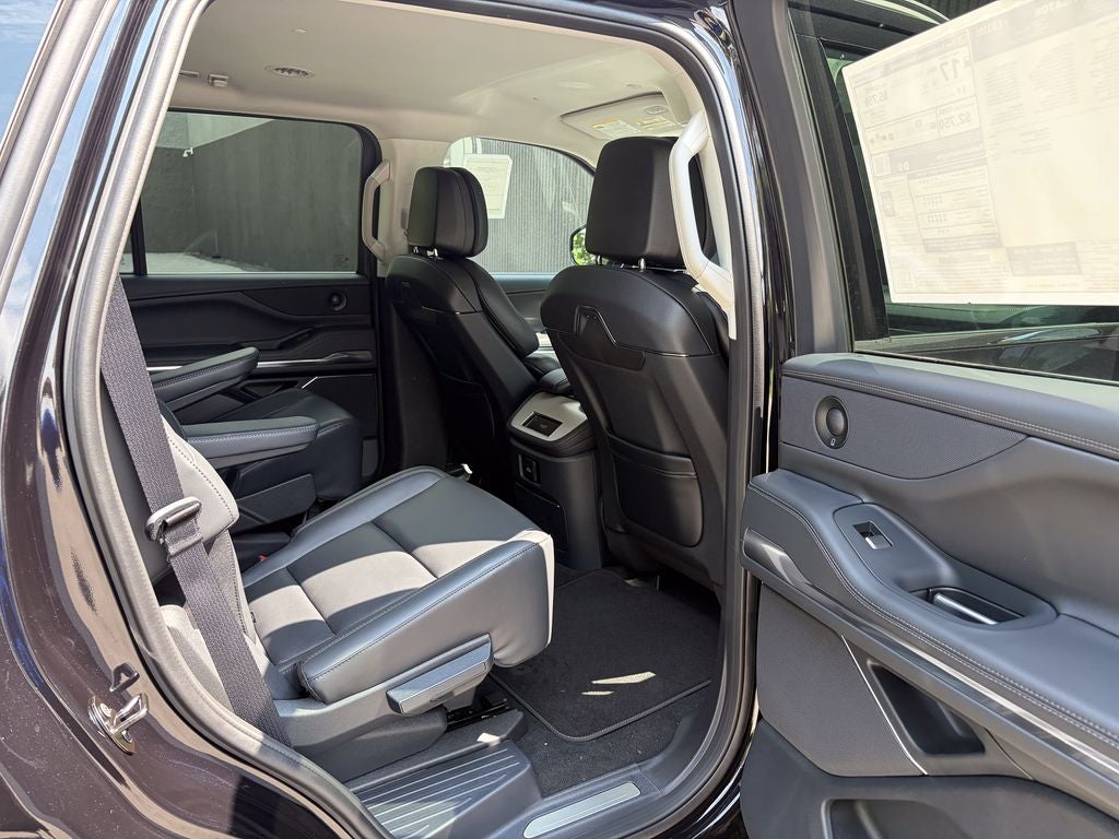 2027 Lincoln Navigator Premiere