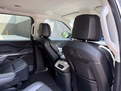 2027 Lincoln Navigator Premiere