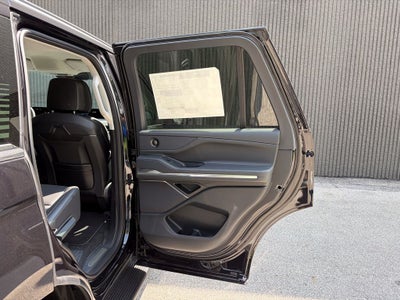 2027 Lincoln Navigator Premiere
