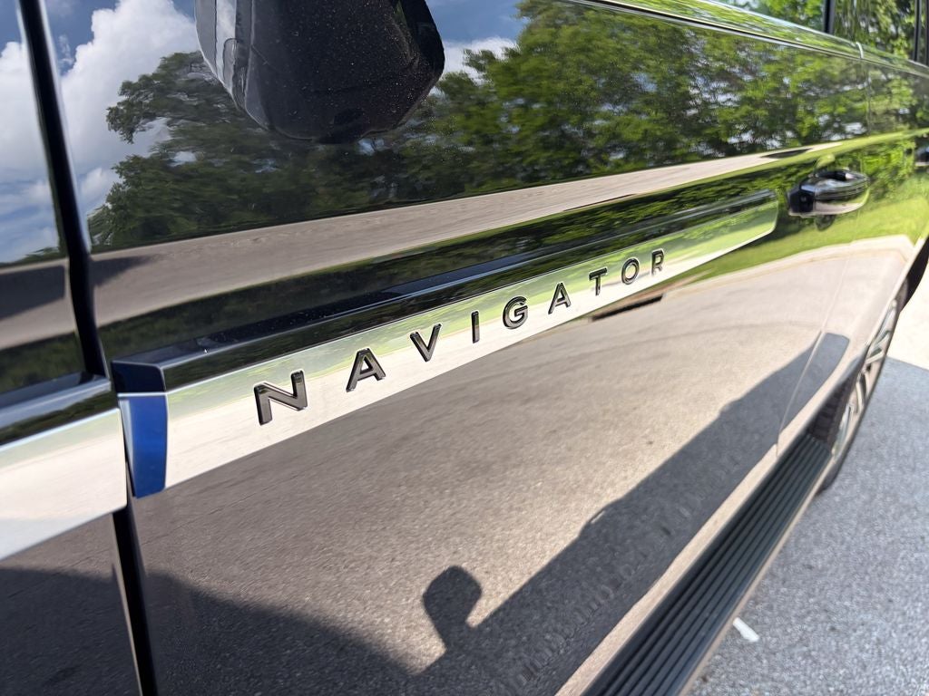 2027 Lincoln Navigator Premiere