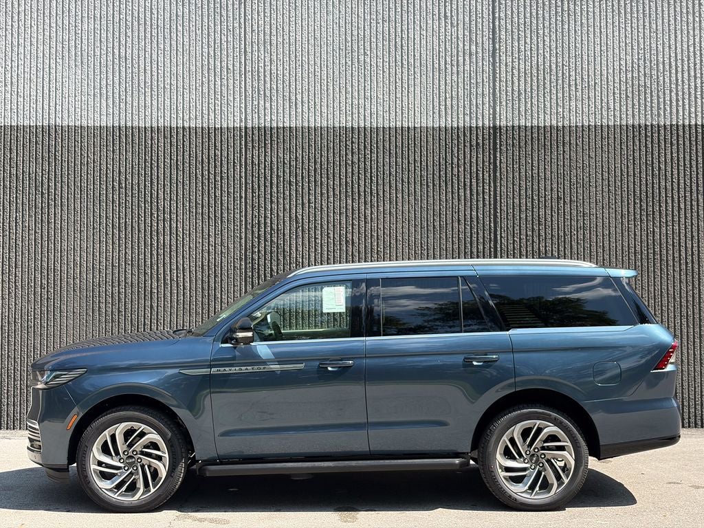 2027 Lincoln Navigator Premiere