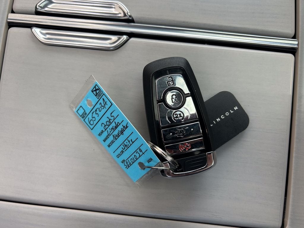 2025 Lincoln Navigator L Reserve