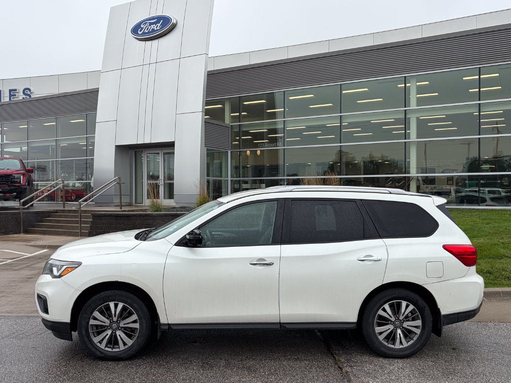 2017 Nissan Pathfinder SL