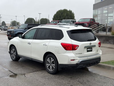 2017 Nissan Pathfinder SL