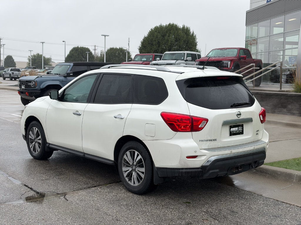 2017 Nissan Pathfinder SL