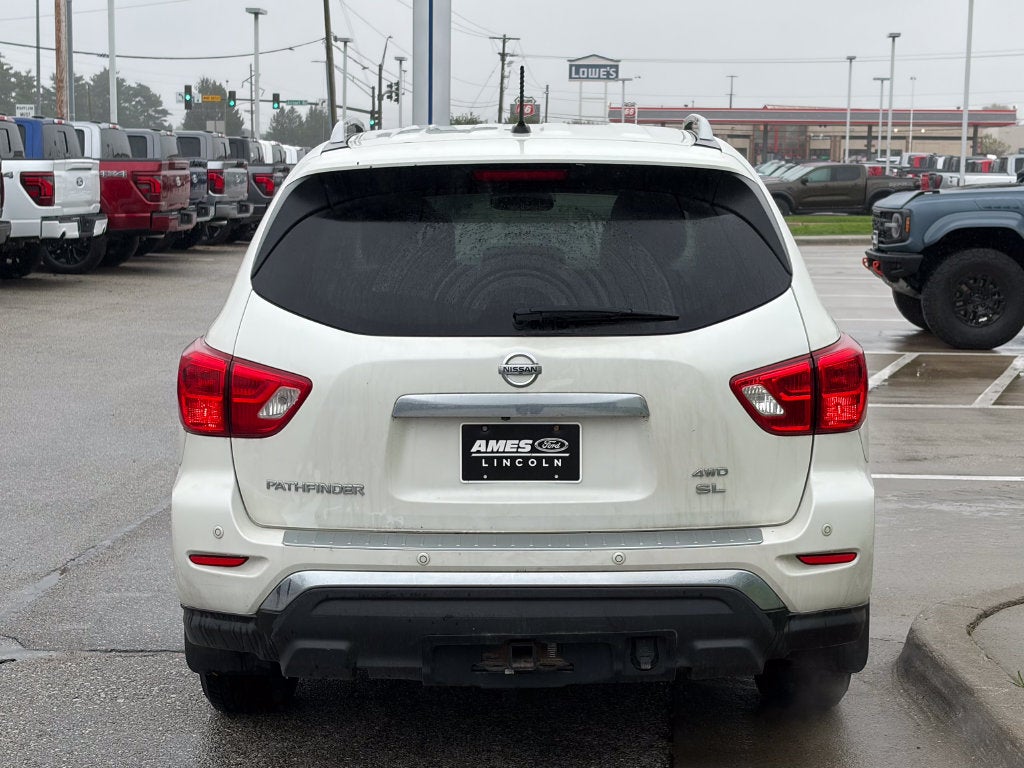 2017 Nissan Pathfinder SL