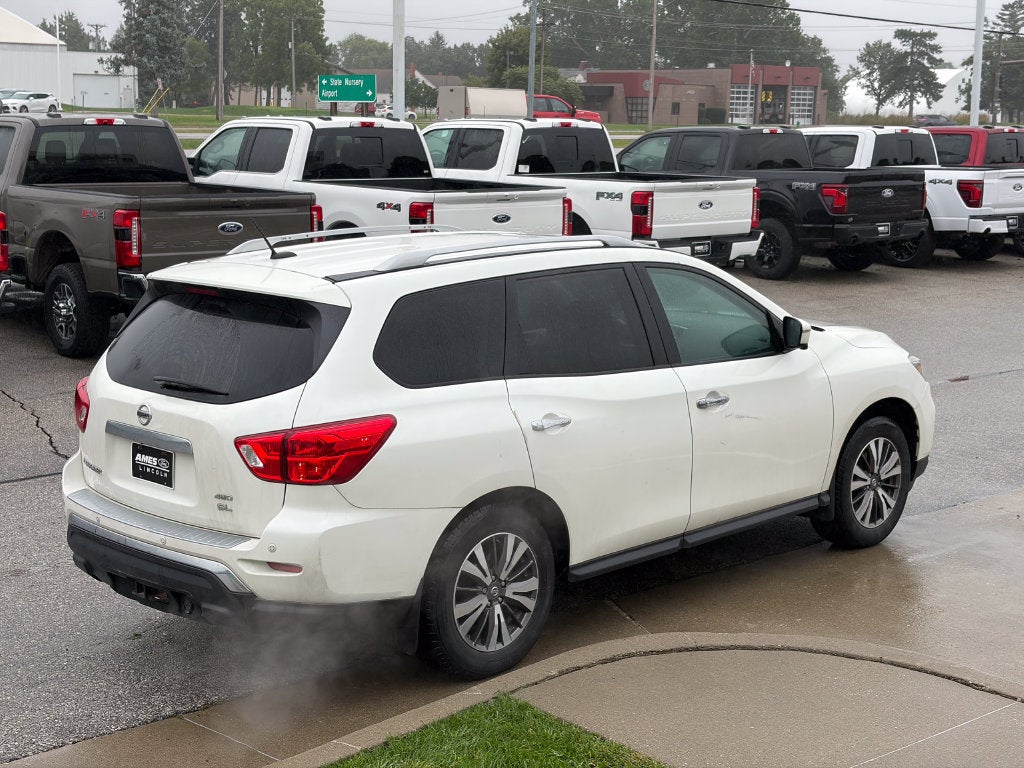 2017 Nissan Pathfinder SL