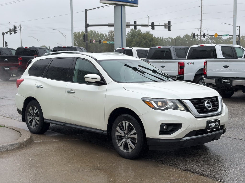 2017 Nissan Pathfinder SL