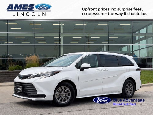 2023 Toyota Sienna LE 8 Passenger