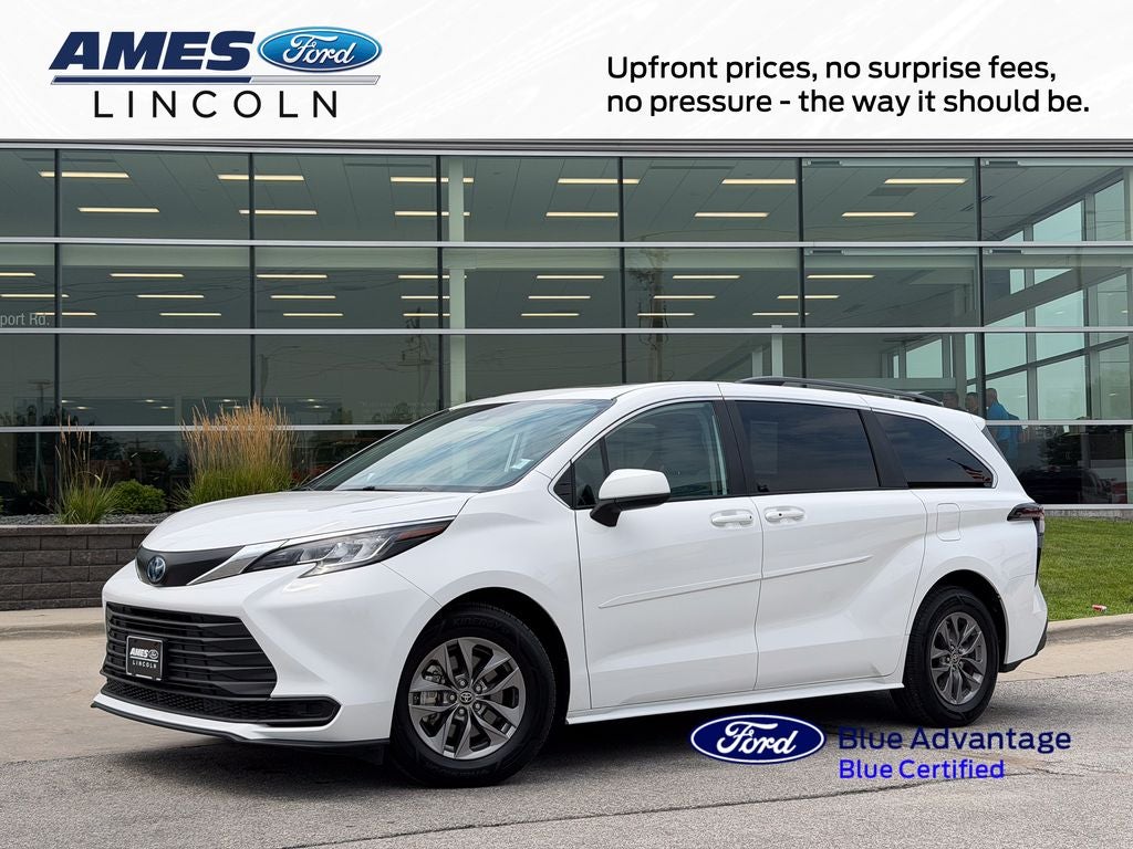 2023 Toyota Sienna LE 8 Passenger