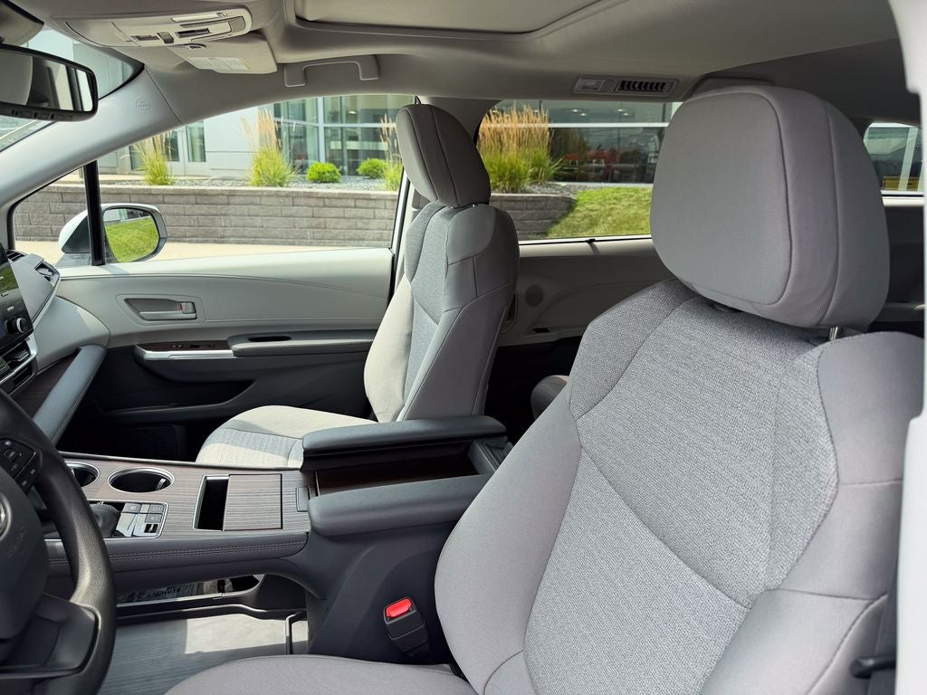 2023 Toyota Sienna LE 8 Passenger