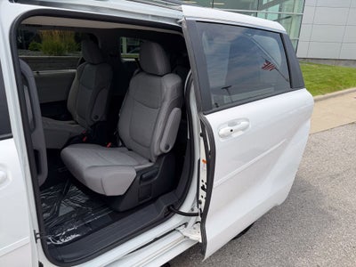 2023 Toyota Sienna LE 8 Passenger
