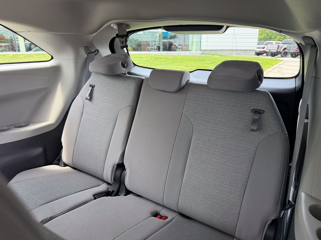 2023 Toyota Sienna LE 8 Passenger