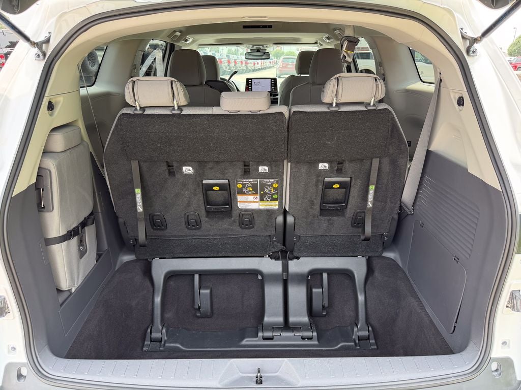 2023 Toyota Sienna LE 8 Passenger