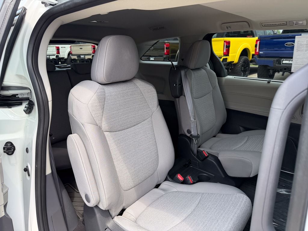 2023 Toyota Sienna LE 8 Passenger