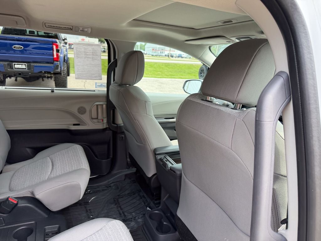 2023 Toyota Sienna LE 8 Passenger