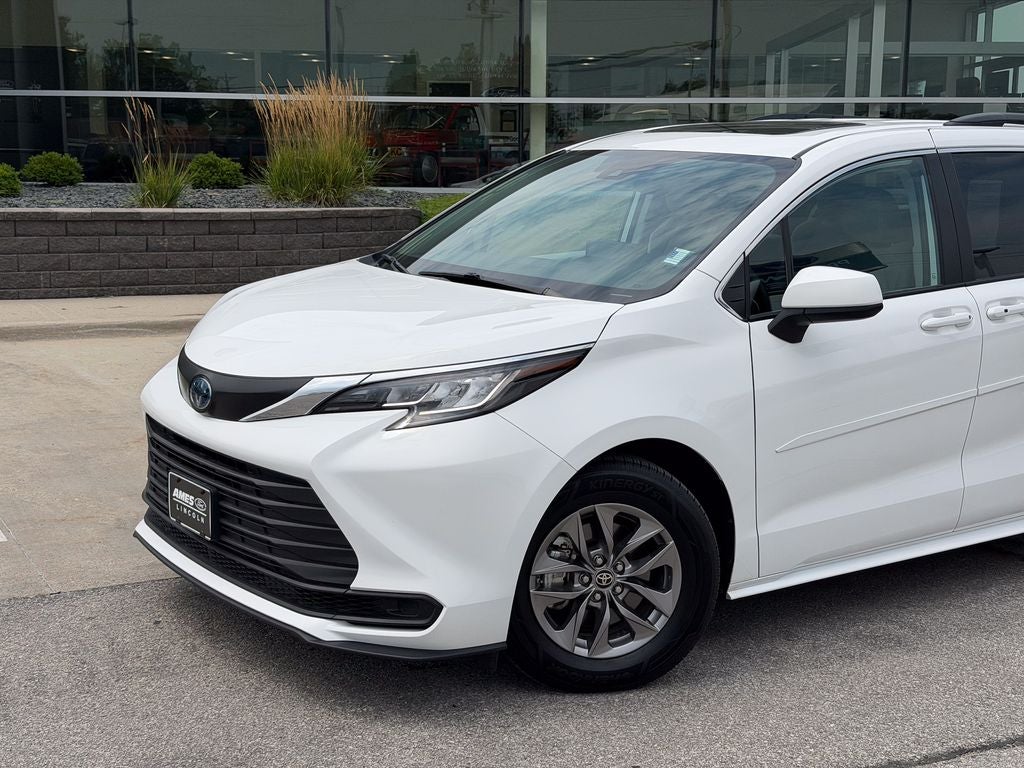 2023 Toyota Sienna LE 8 Passenger