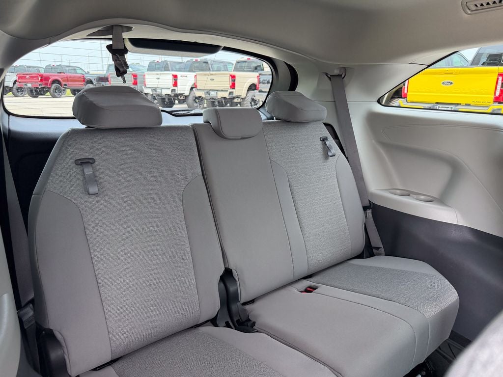 2023 Toyota Sienna LE 8 Passenger
