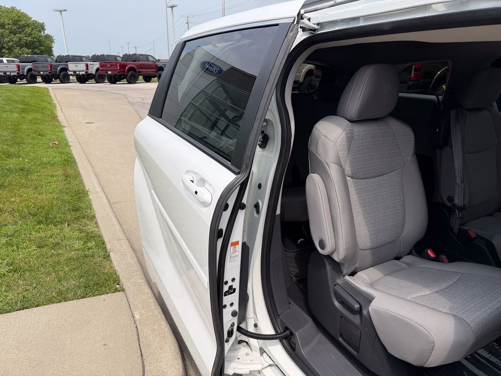 2023 Toyota Sienna LE 8 Passenger