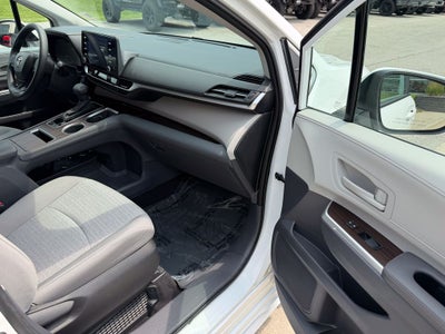 2023 Toyota Sienna LE 8 Passenger