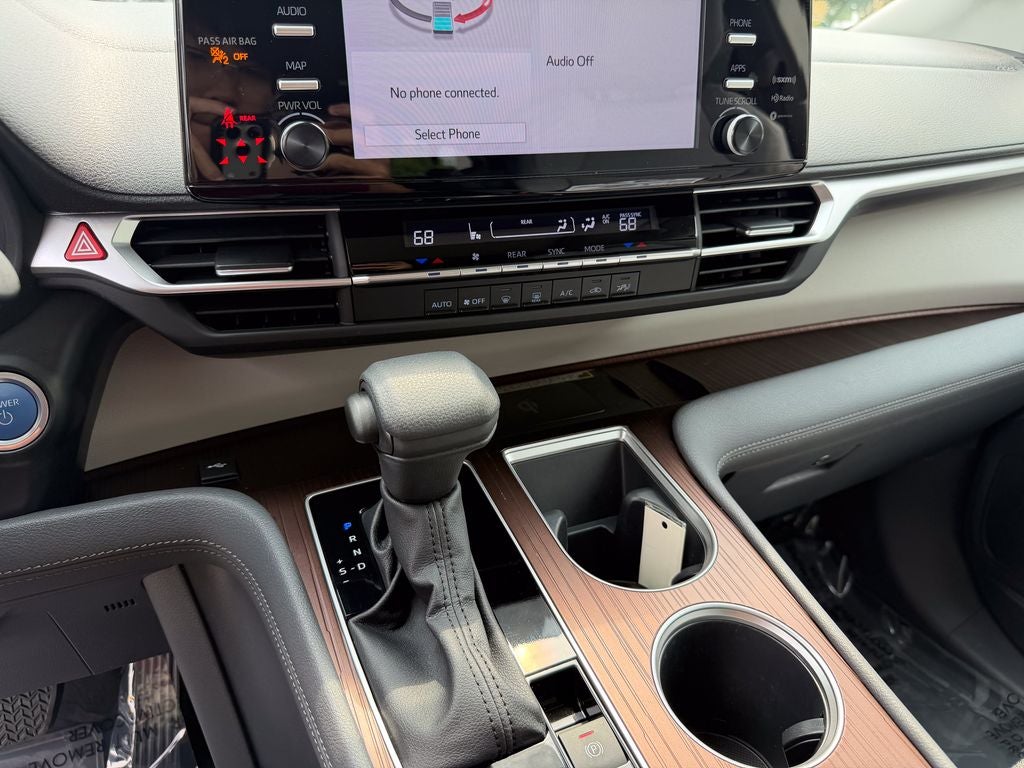 2023 Toyota Sienna LE 8 Passenger