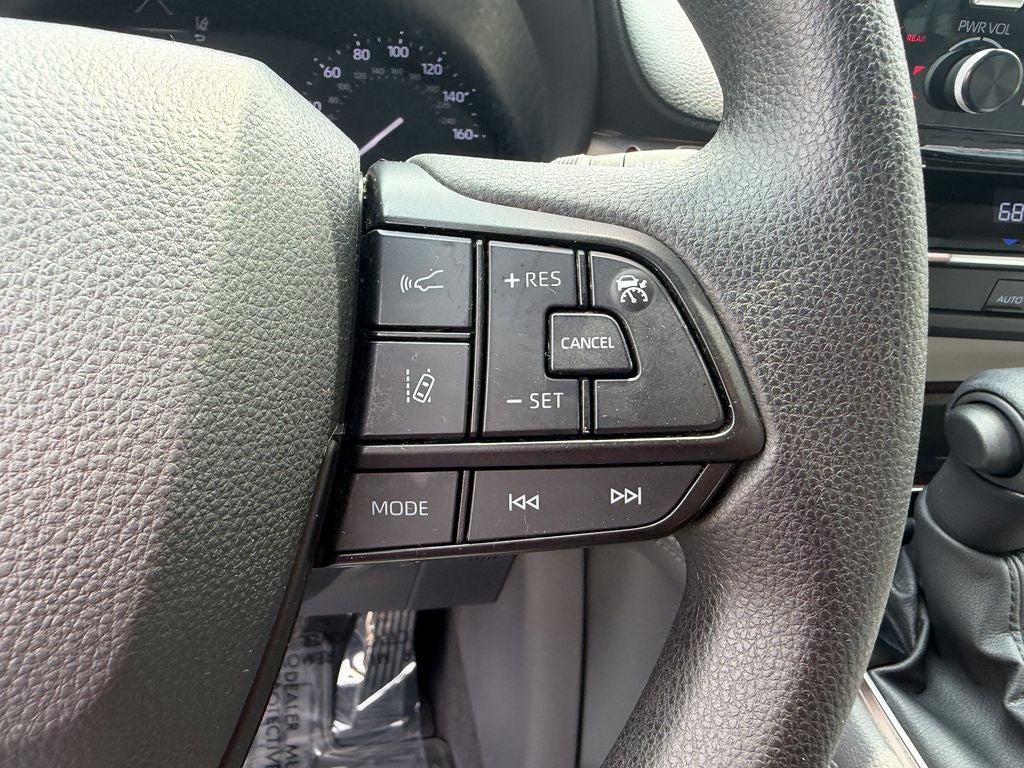 2023 Toyota Sienna LE 8 Passenger