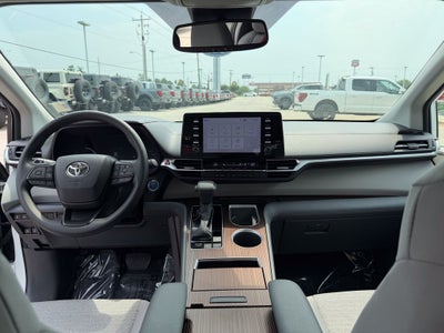 2023 Toyota Sienna LE 8 Passenger