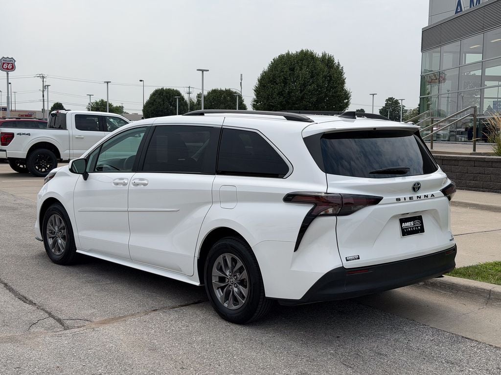 2023 Toyota Sienna LE 8 Passenger